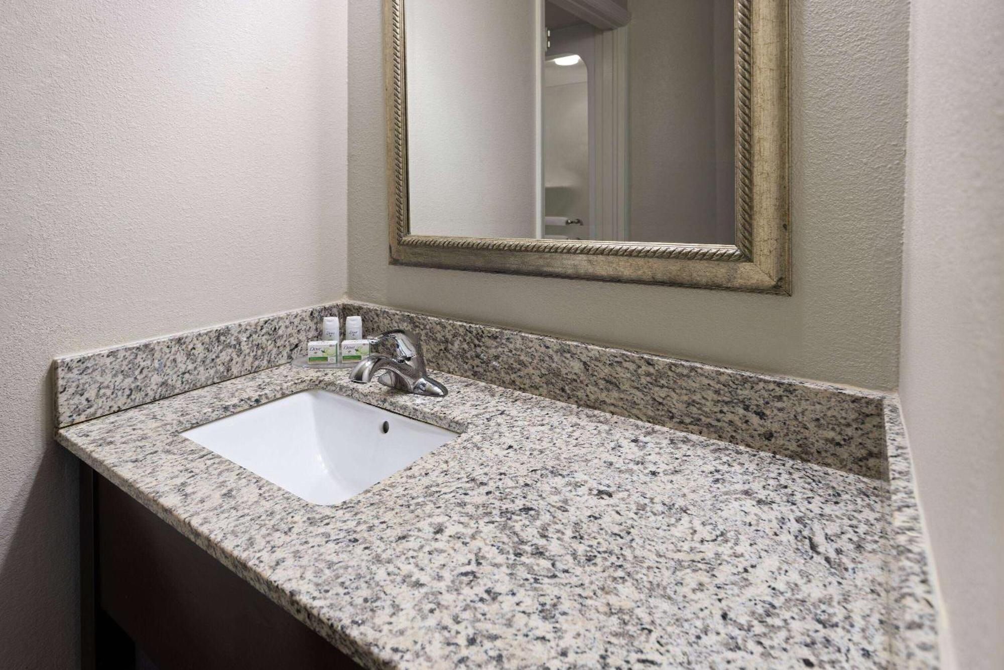 Baymont By Wyndham Newark At University Of Delaware Extérieur photo