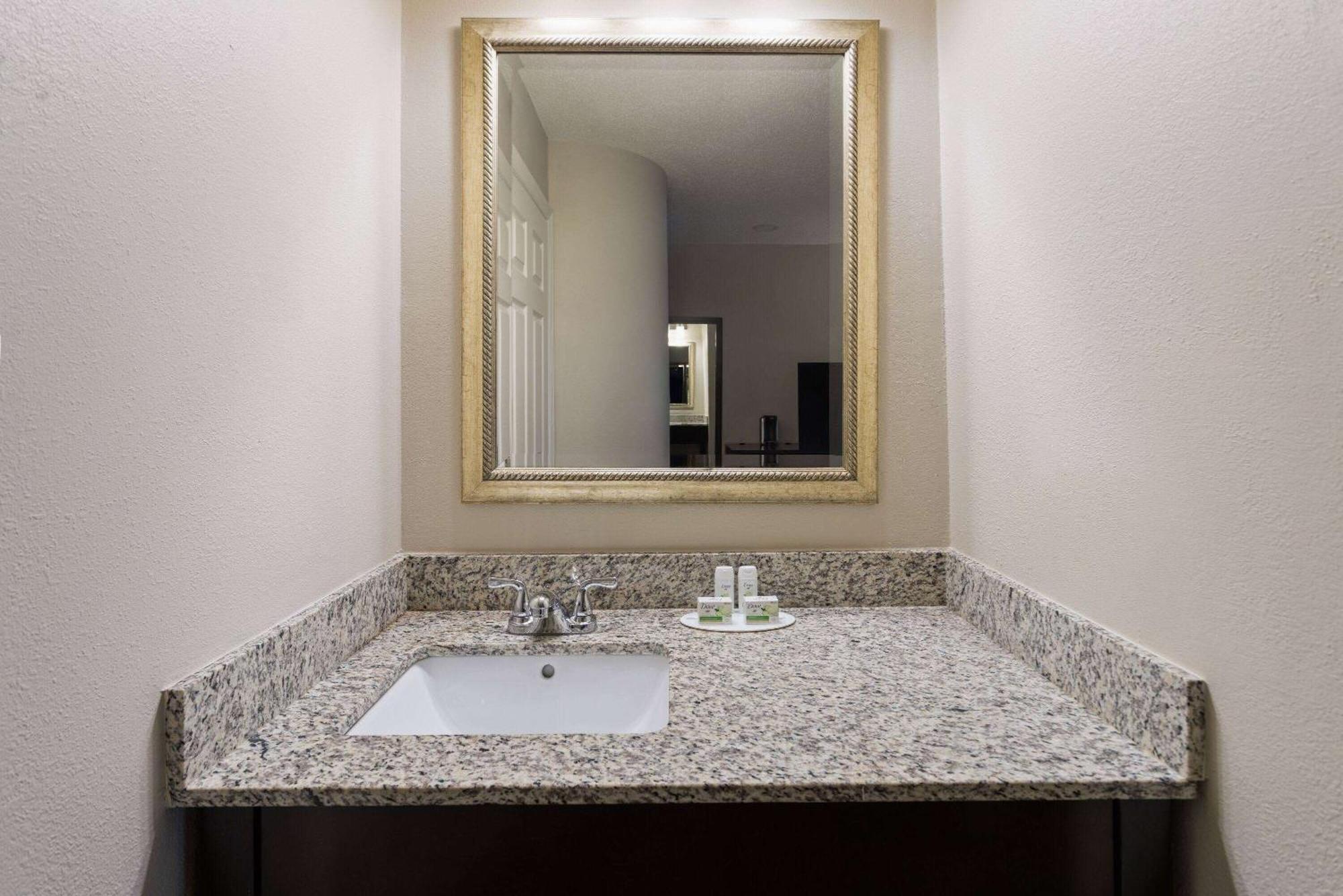 Baymont By Wyndham Newark At University Of Delaware Extérieur photo