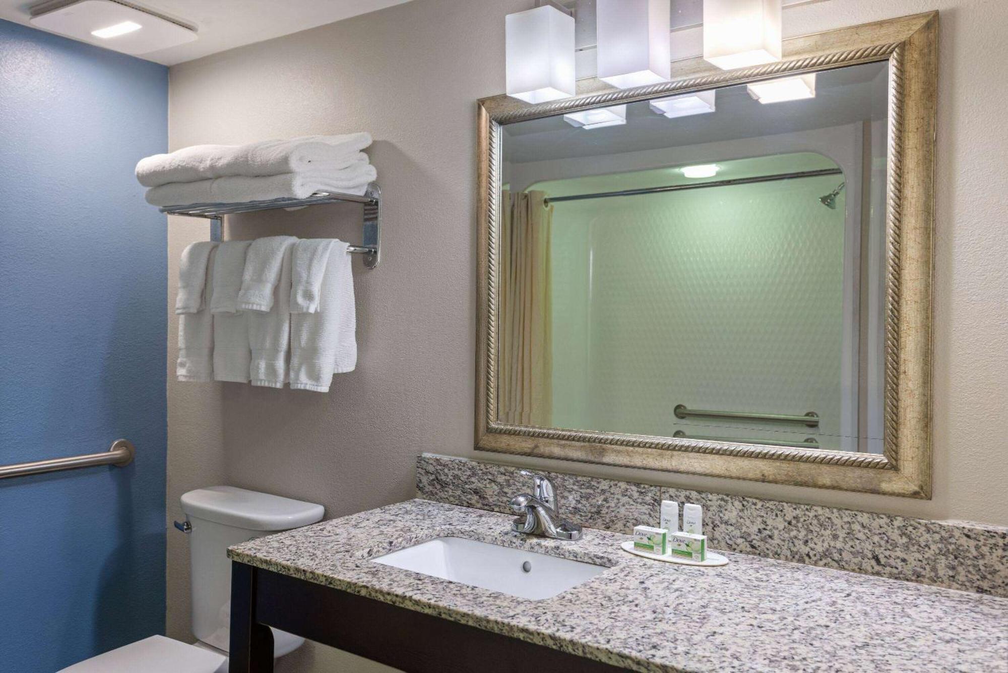 Baymont By Wyndham Newark At University Of Delaware Extérieur photo